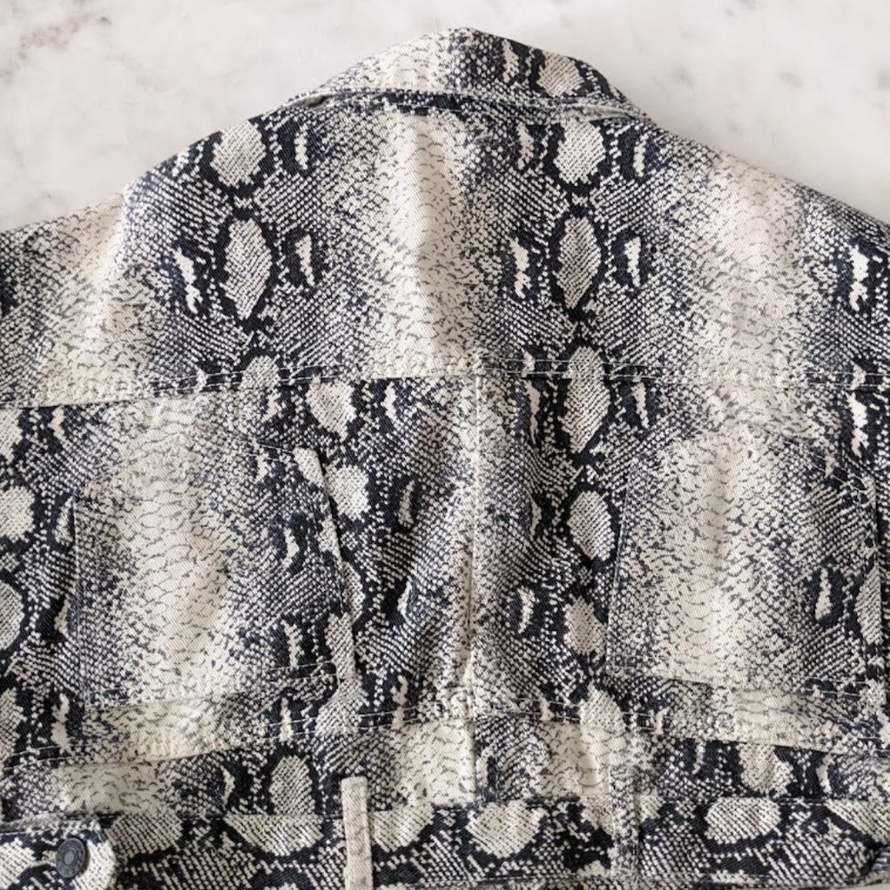 Noble U Snake Reptile Animal Print Oversized Cropped Jean Denim Jacket - Picture 4 of 10